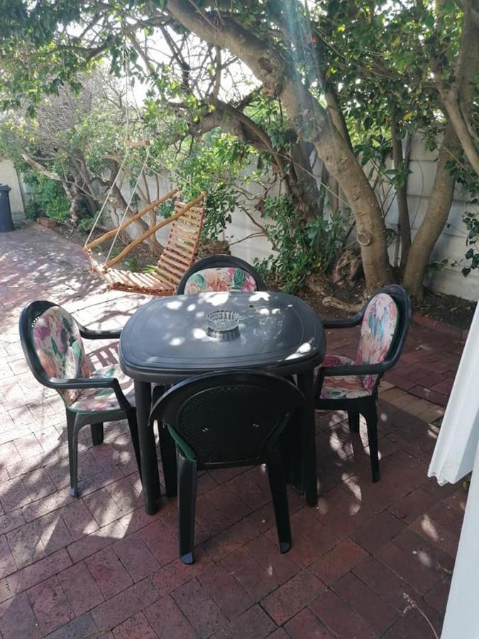 Porcupine Walk Simonʼs Town Exterior foto